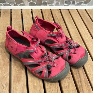 GIRLS’ Size 5 KEEN water shoes